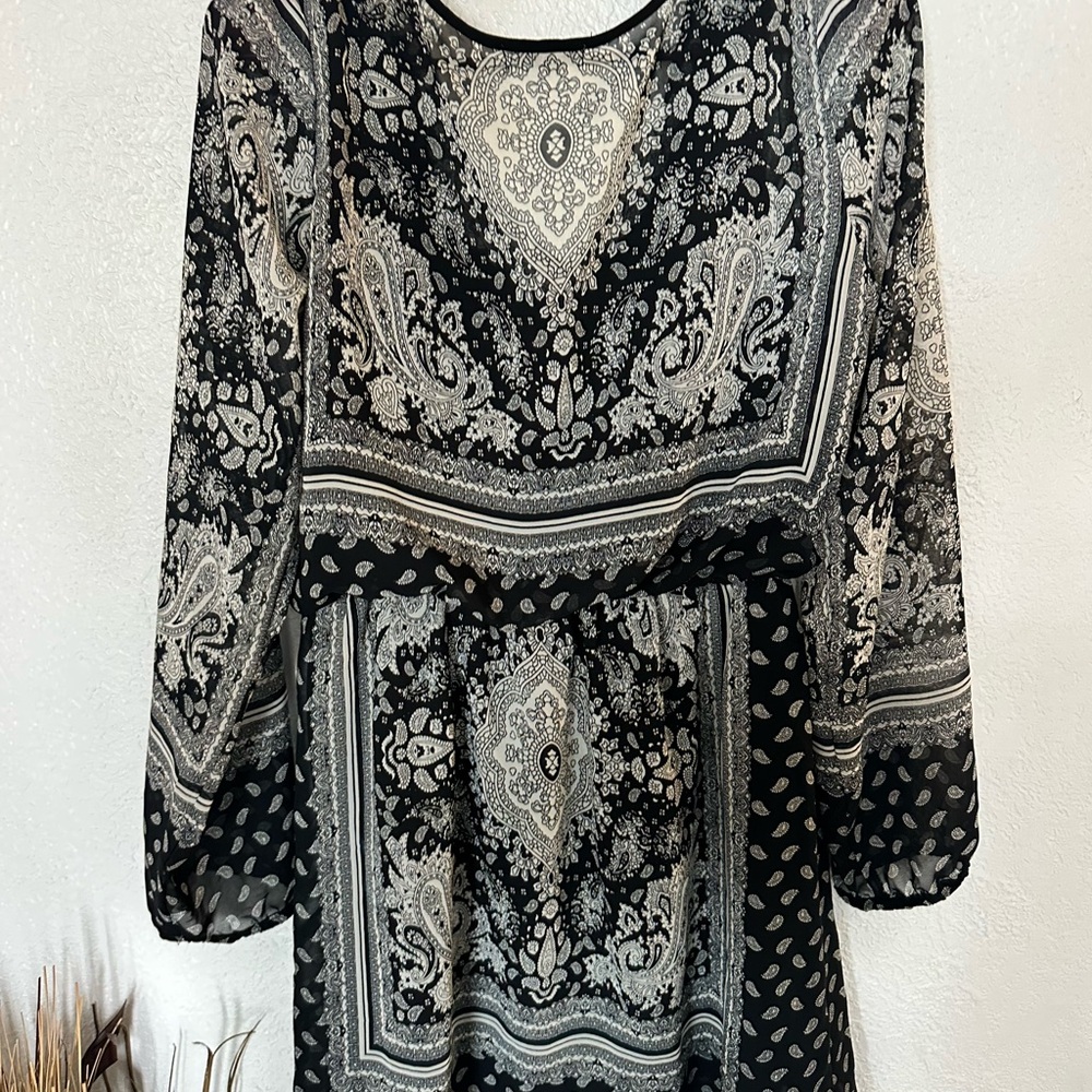 Black and Gray Patterned Dress - Picture 4 of 7